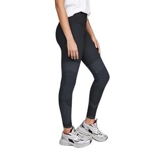 Spanx Look at Me Now Seamless Moto Leggings in size 1X